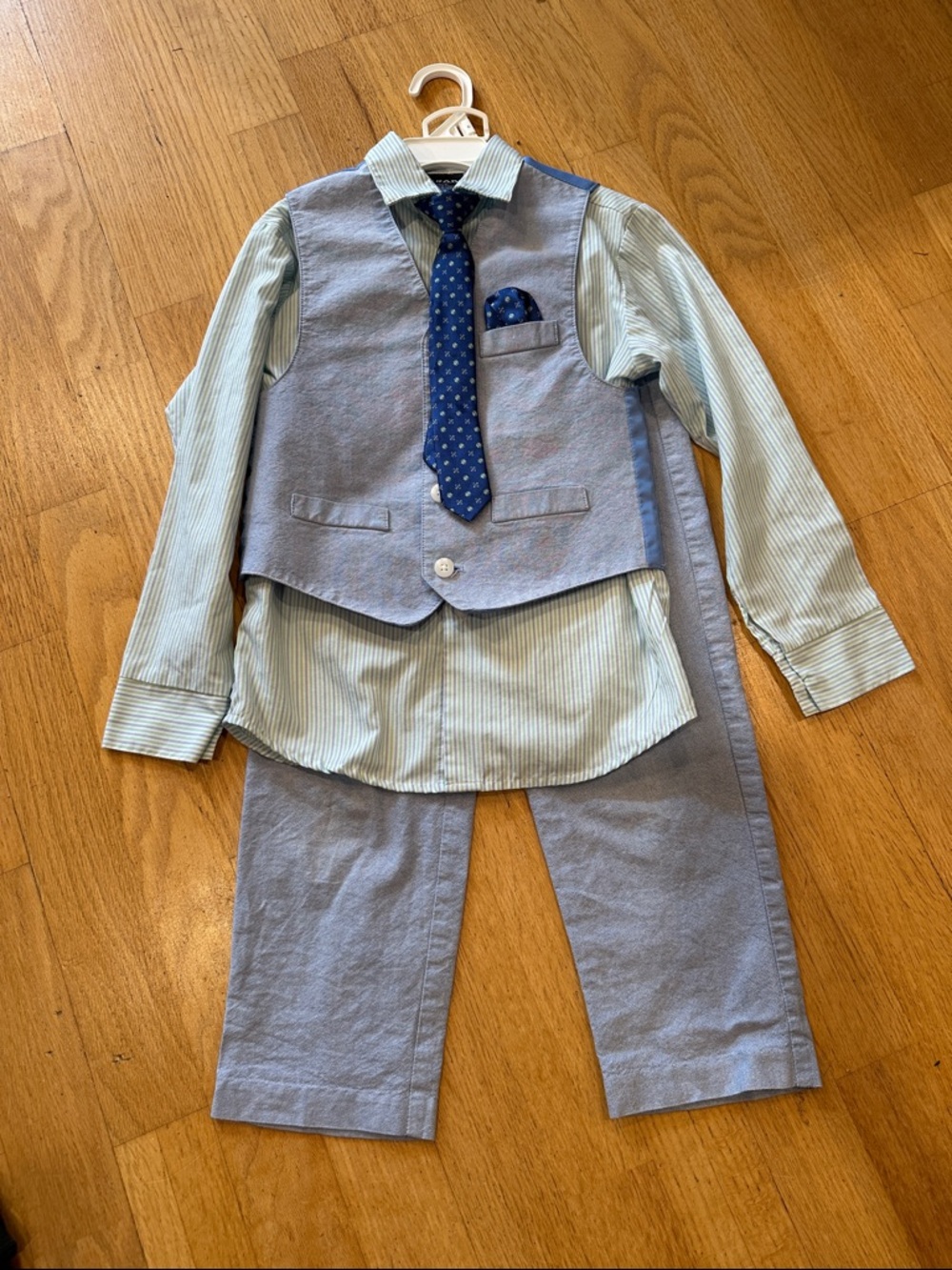 Izod Boys Dress Vest Set with Tie size 6